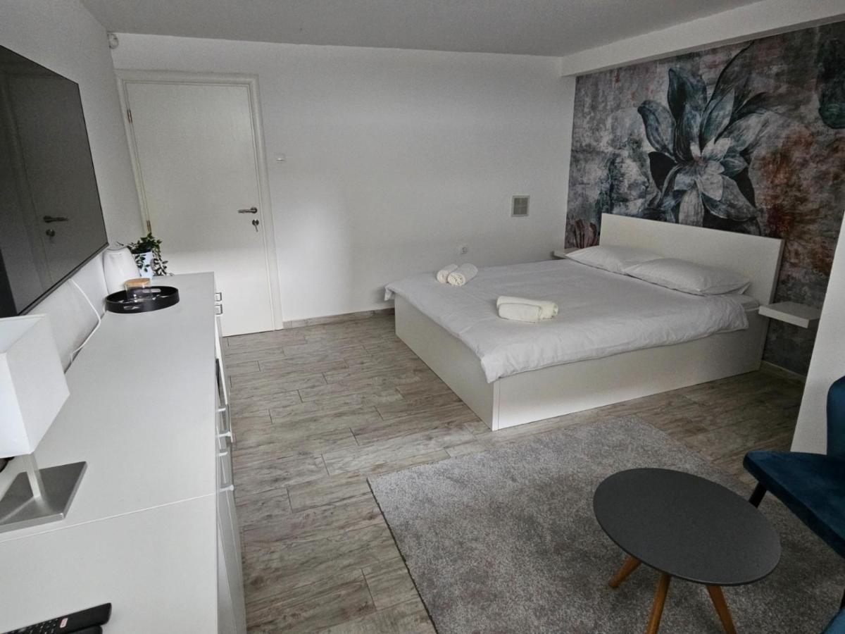 Comfort Rooms Remiza - Free Private Parking - Self Check-In 萨格勒布 外观 照片