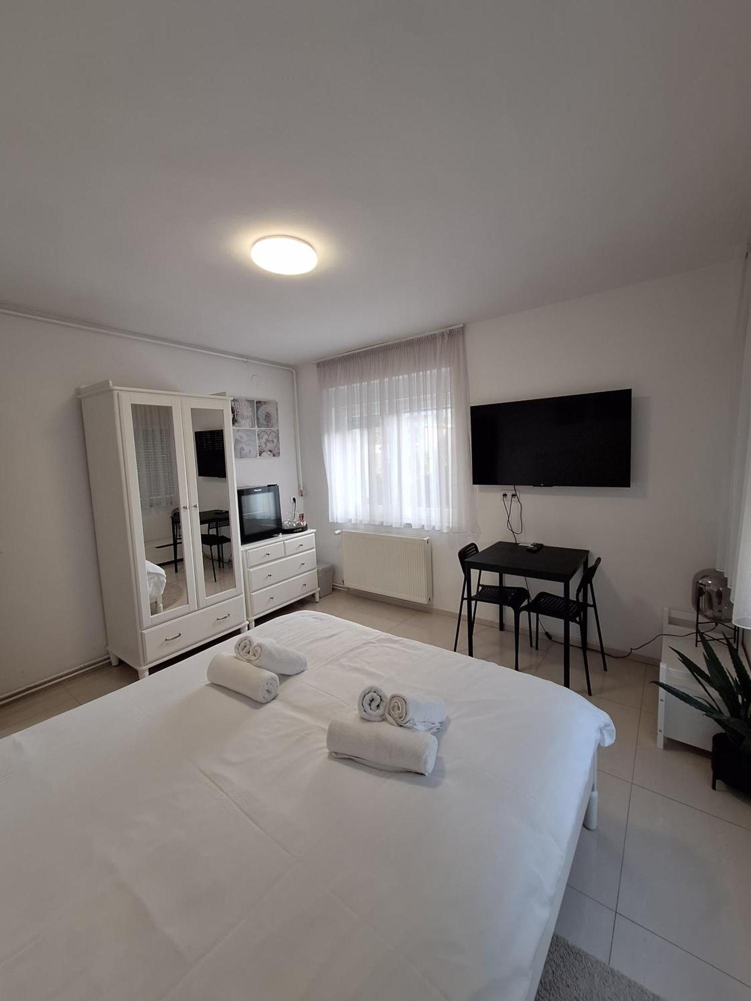 Comfort Rooms Remiza - Free Private Parking - Self Check-In 萨格勒布 外观 照片